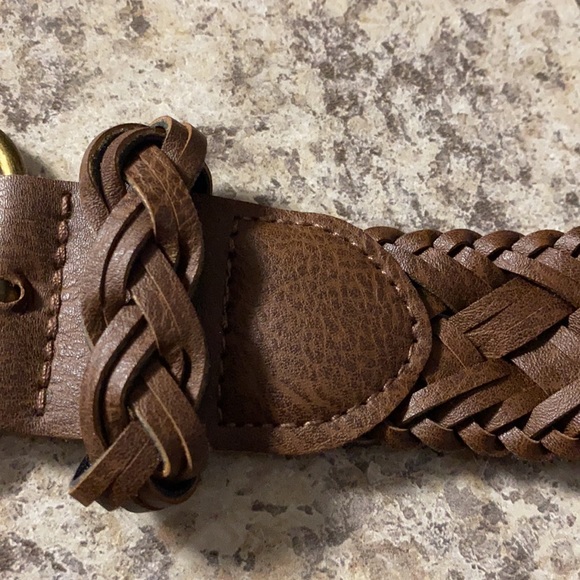 Brown woven belt, size 10. - Picture 3 of 8